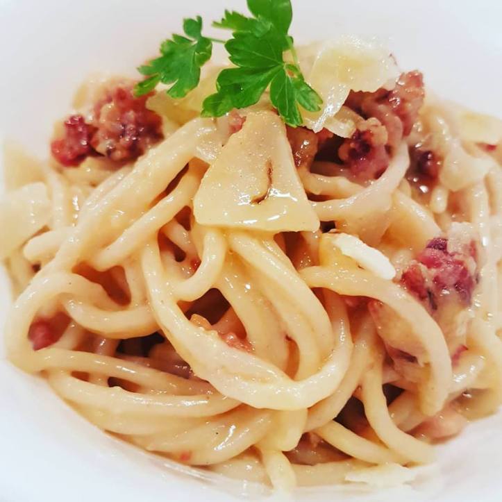 48375659_312286406280757_1098826065096212480_n